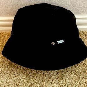 Betmar black quilted bucket hat